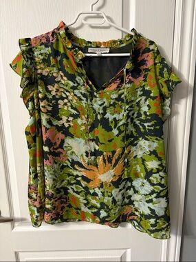 Chelsea & Theodore Green Abstract Tie-Front Ruffle Blouse